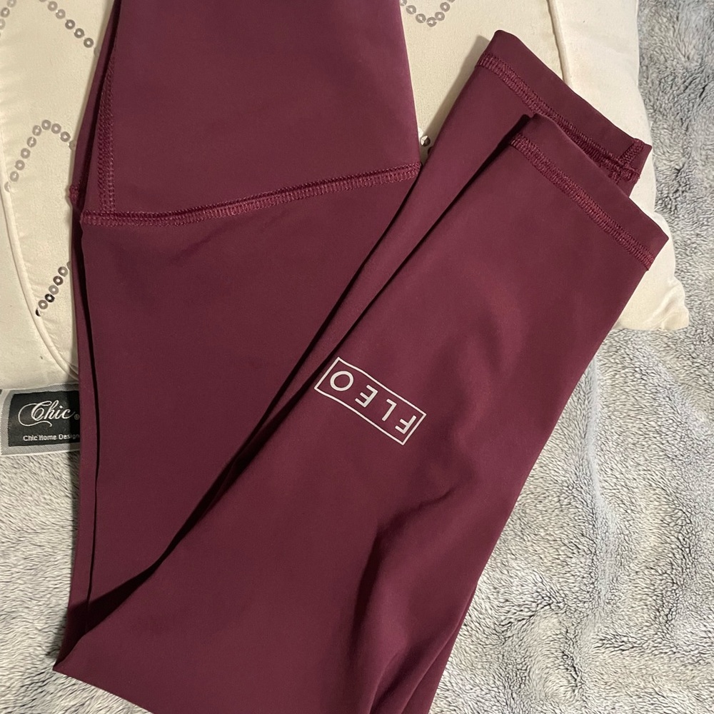 Used FLEO leggings  Crop length